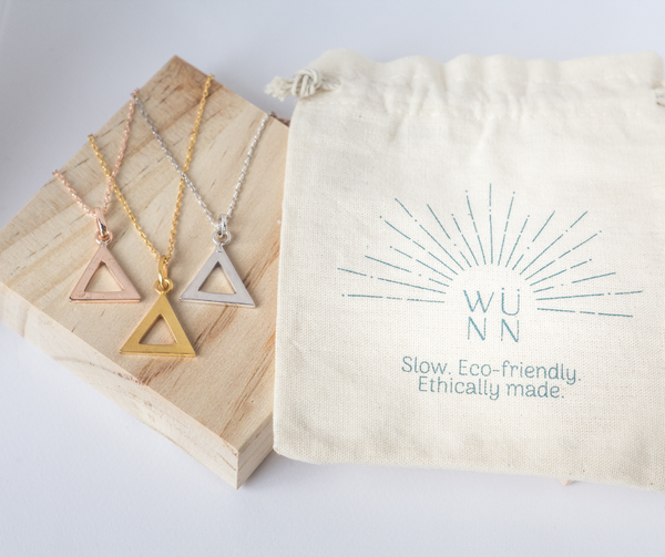 Triangle Necklace // Collar Triángulo