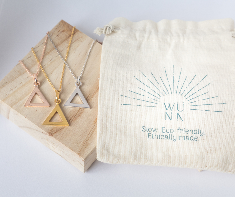 Triangle Necklace // Collar Triángulo